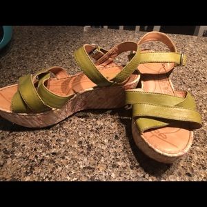 Born sandals